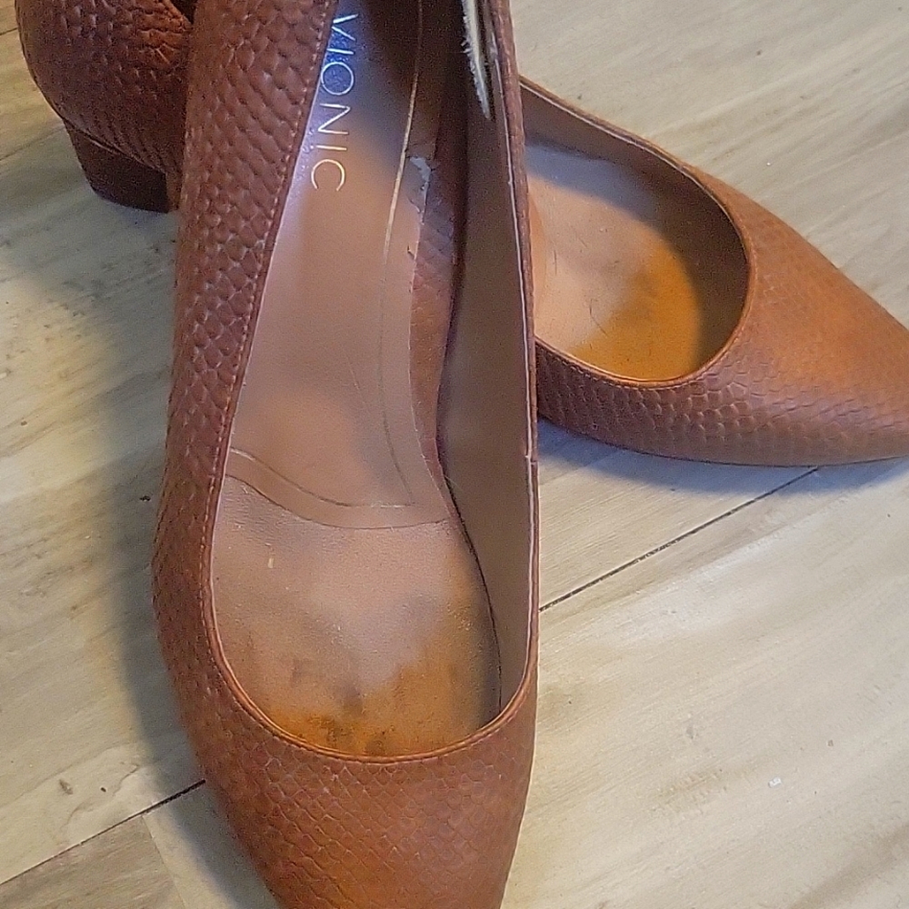 Vionic Mia Block Heel Pumps Size 7 Caramel/Brown Snake Skin